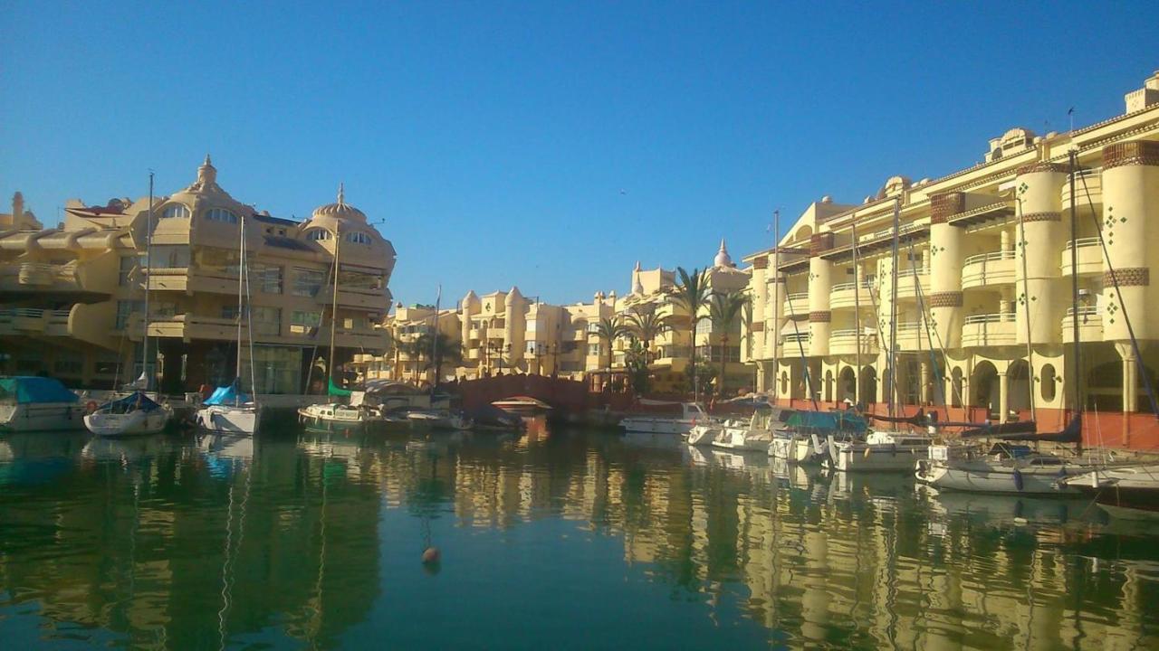 En Puerto Marina G204 Apartament